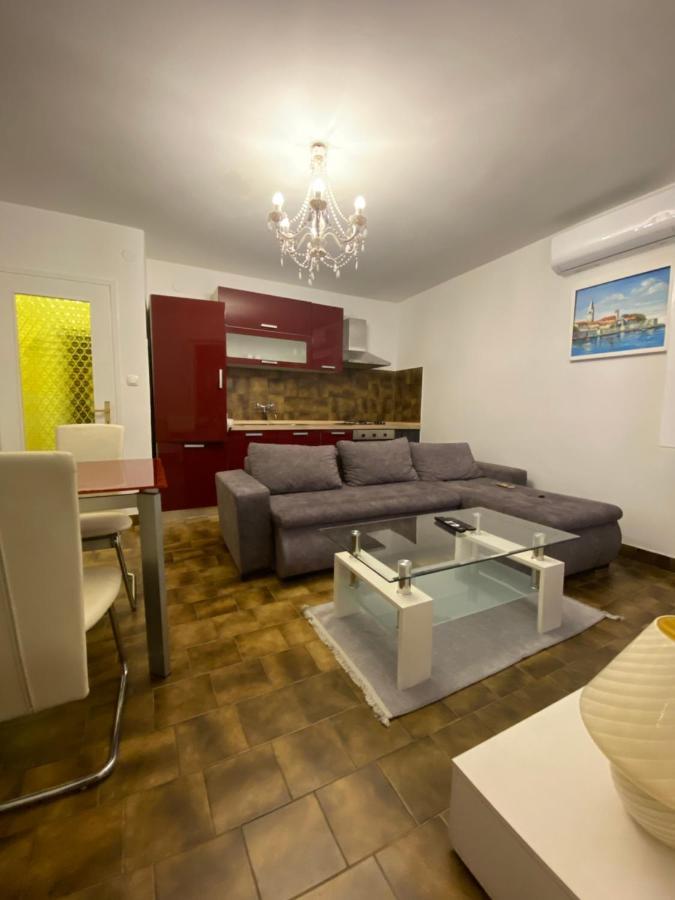 Apartman Nela Apartment Porec Bagian luar foto